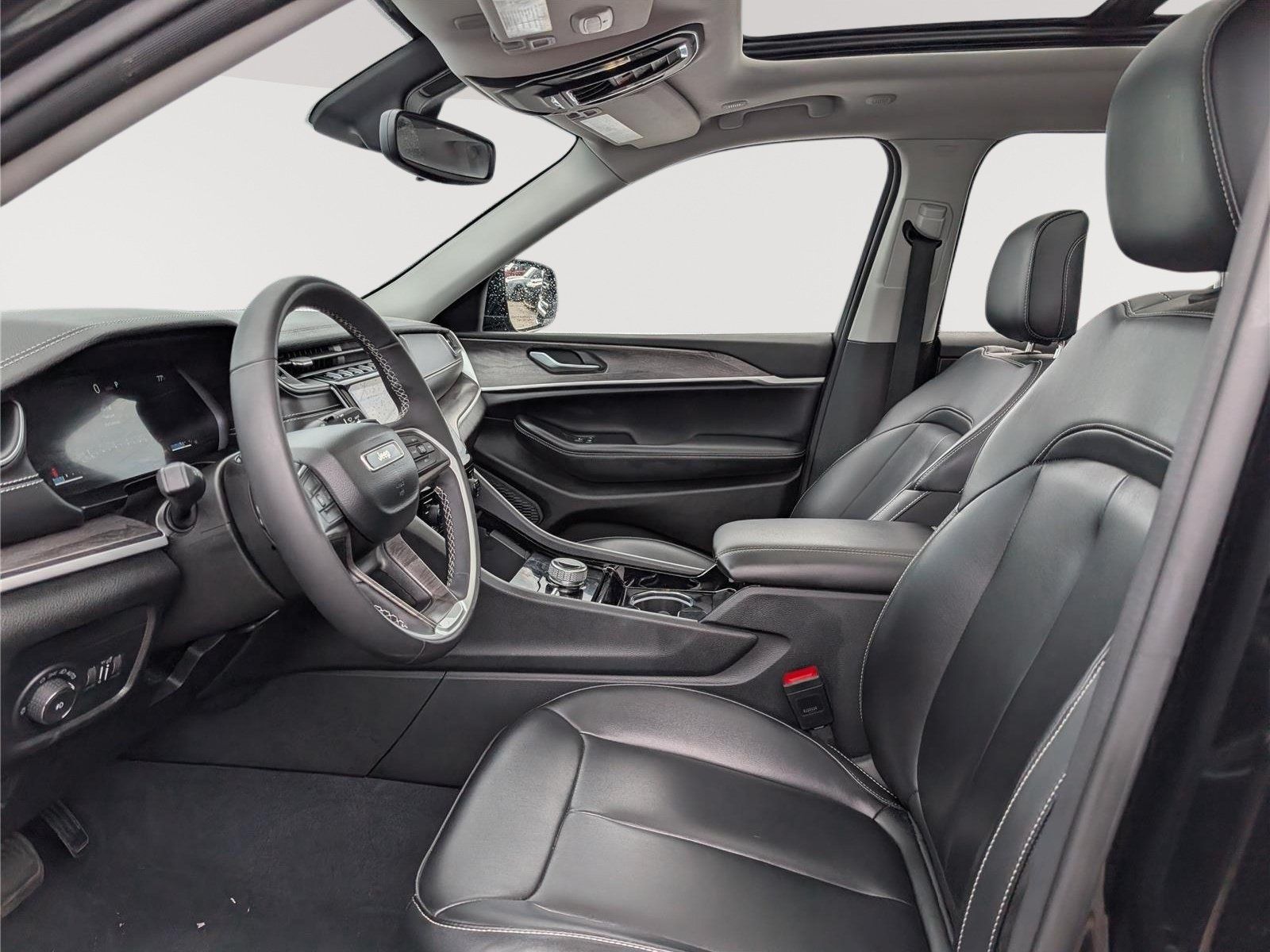 Used 2023 Jeep Grand Cherokee Limited AWD/4WD image 17