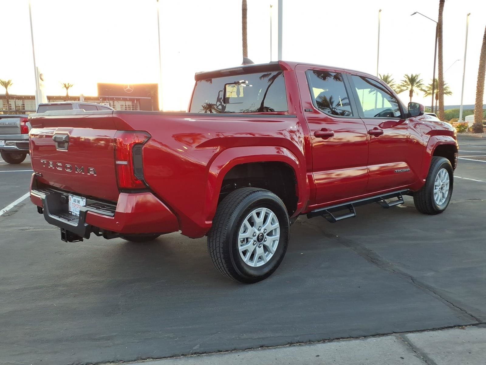 Certified 2025 Toyota Tacoma SR5 AWD/4WD image 4