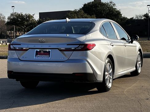 Used 2025 Toyota Camry LE image 4