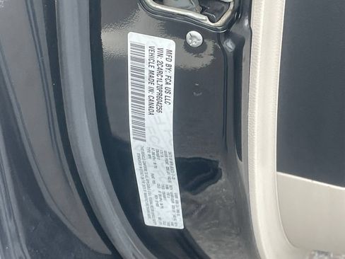 Used 2023 Chrysler Pacifica Touring-L FWD image 31