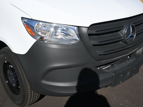 Used 2025 Mercedes-Benz Sprinter 2500 image 32