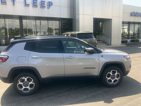Used 2022 Jeep Compass Trailhawk w/ Trailhawk Convenience Group AWD/4WD image 8