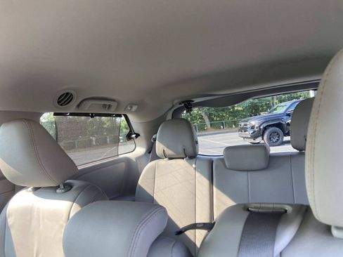Used 2017 Toyota Sienna XLE w/ XLE Navigation Package FWD image 13