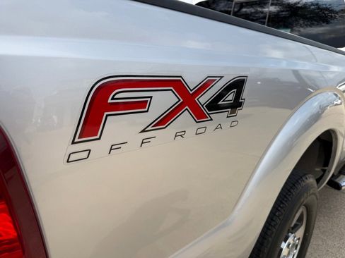 Used 2015 Ford F250 Lariat w/ Lariat Interior Package image 9