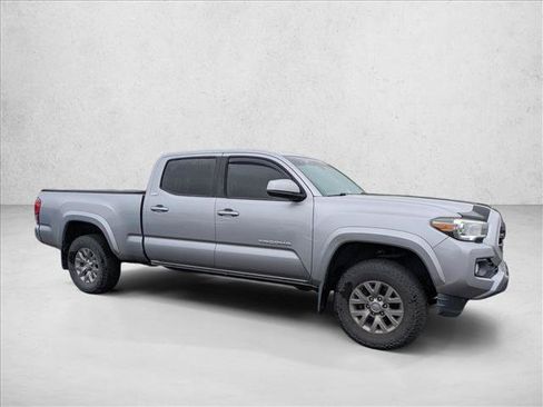 Used 2018 Toyota Tacoma SR5 AWD/4WD image 4