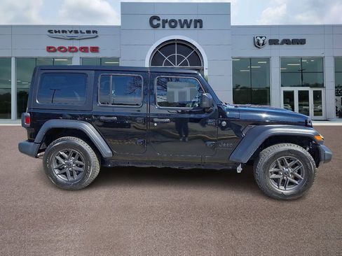 Used 2024 Jeep Wrangler Sport S image 7