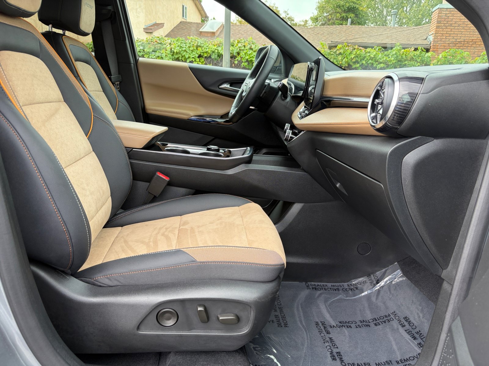 Used 2025 Chevrolet Equinox ACTIV w/ Safety and Technology Package AWD/4WD image 27