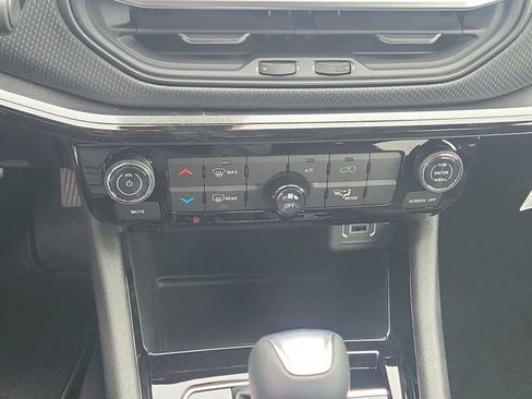 New 2026 Jeep Compass Latitude image 14