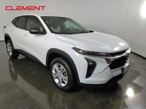 Used 2024 Chevrolet Trax LS FWD image 7