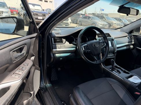 Used 2016 Toyota Camry SE FWD image 3