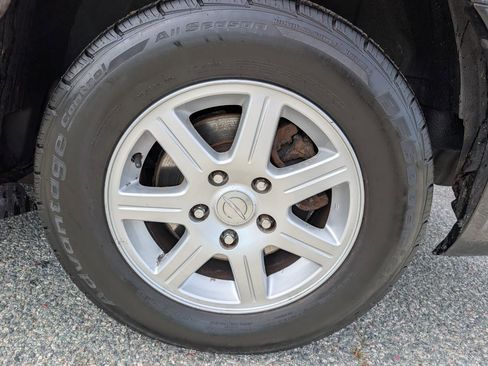 Used 2012 Chrysler Town & Country Touring w/ Entertainment Group #1 FWD image 3