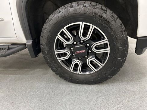 Used 2022 GMC Sierra 2500 AT4 image 32