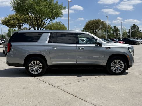 Used 2025 GMC Yukon XL Denali image 3