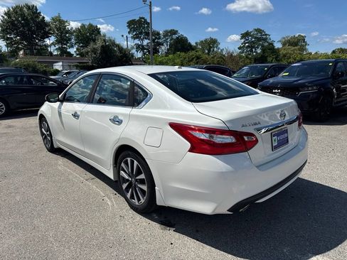Used 2017 Nissan Altima 2.5 SV w/ Convenience Package FWD image 7
