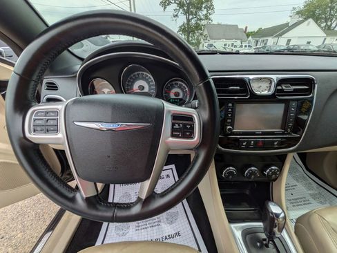 Used 2011 Chrysler 200 Limited FWD image 38