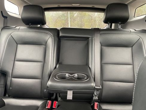 Used 2024 GMC Terrain SLT image 11