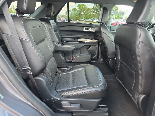 Used 2022 Ford Explorer Limited w/ Equipment Group 301A RWD image 15