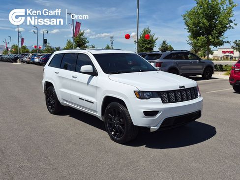 Used 2020 Jeep Grand Cherokee Altitude AWD/4WD image 1