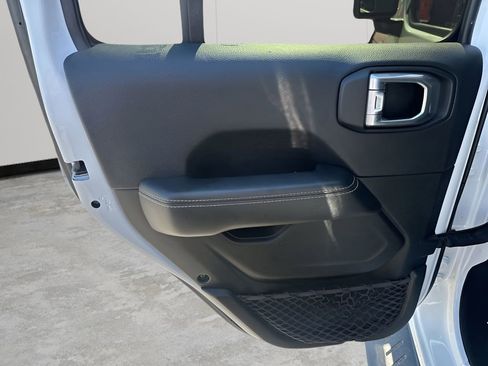 Used 2022 Jeep Wrangler Unlimited Sport image 17