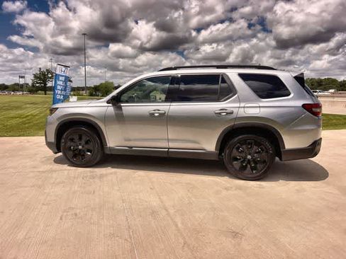 Used 2026 Honda Pilot Black Edition image 4