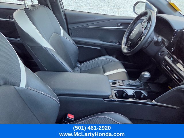 Used 2025 Toyota Camry SE FWD image 8