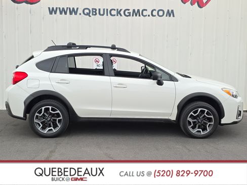 Used 2017 Subaru Crosstrek 2.0i image 8