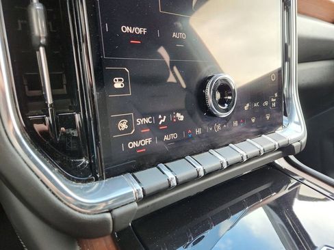 Used 2025 GMC Yukon Denali image 27