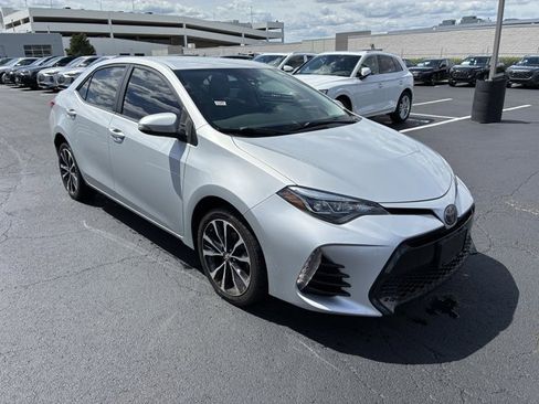 Used 2018 Toyota Corolla SE FWD image 3