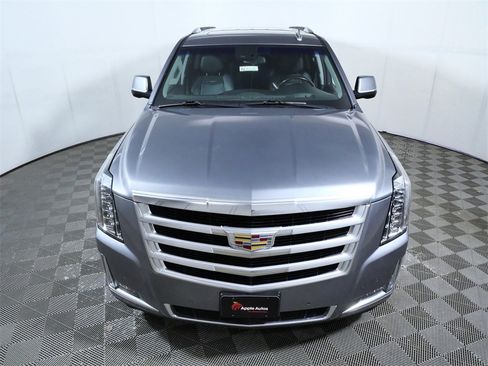 Used 2018 Cadillac Escalade ESV Luxury image 3