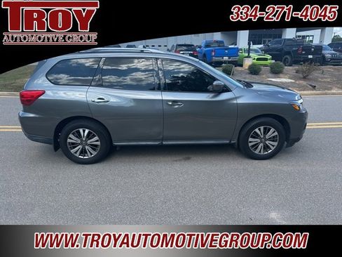 Used 2020 Nissan Pathfinder S image 4