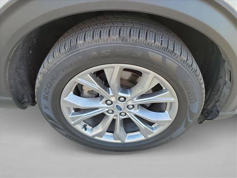 Used 2021 Ford Explorer XLT w/ Equipment Group 202A RWD image 10