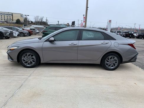 Used 2024 Hyundai Elantra SEL image 34