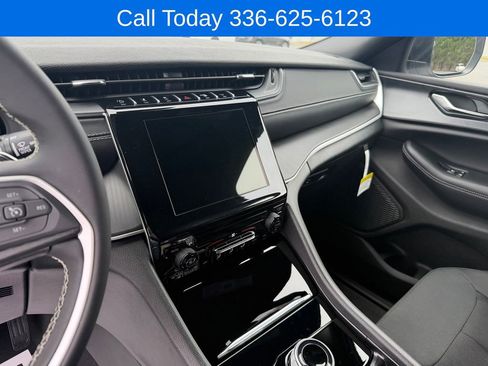 New 2026 Jeep Grand Cherokee L Laredo AWD/4WD image 22