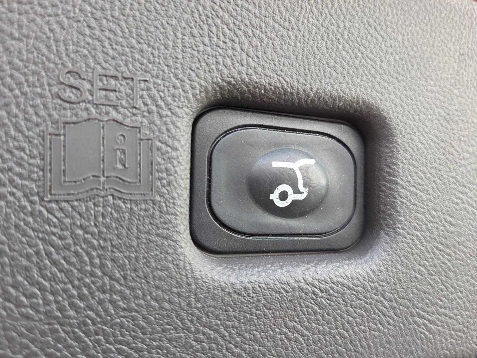 Used 2020 Lincoln Nautilus Reserve w/ Equipment Group 201A FWD image 17
