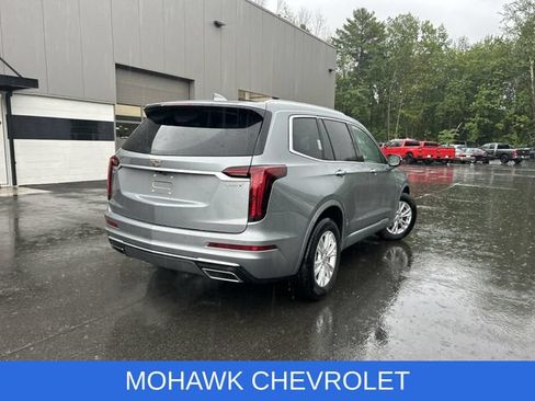 Used 2025 Cadillac XT6 Luxury FWD image 4