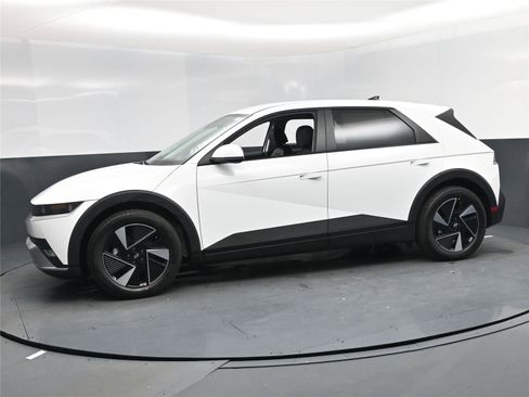 New 2026 Hyundai Ioniq 5 SEL image 3