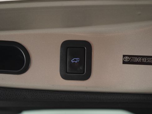 Used 2014 Toyota Highlander Limited image 20