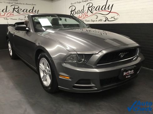 Used 2014 Ford Mustang Convertible image 3