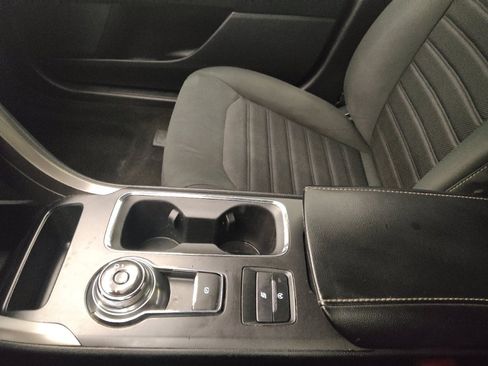 Used 2020 Ford Fusion SE FWD image 26