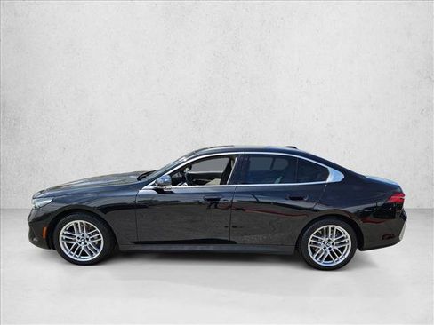 Used 2024 BMW 530i w/ Premium Package RWD image 8