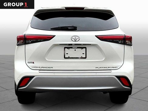 Used 2021 Toyota Highlander Platinum image 5
