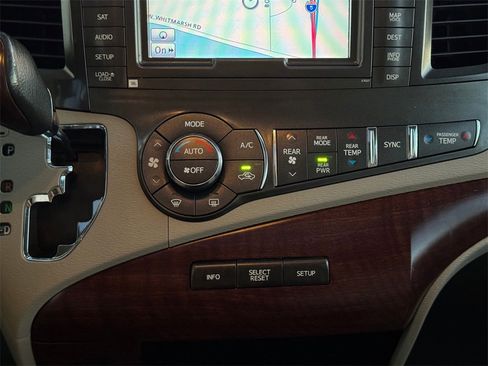 Used 2014 Toyota Sienna XLE image 18