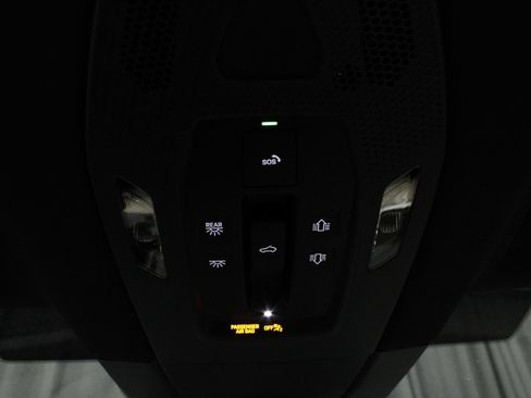 Certified 2025 Porsche Macan Electric RWD image 36