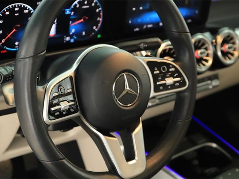 Used 2021 Mercedes-Benz GLB 250 image 16