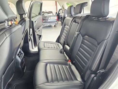 Used 2024 Ford Edge SEL image 36