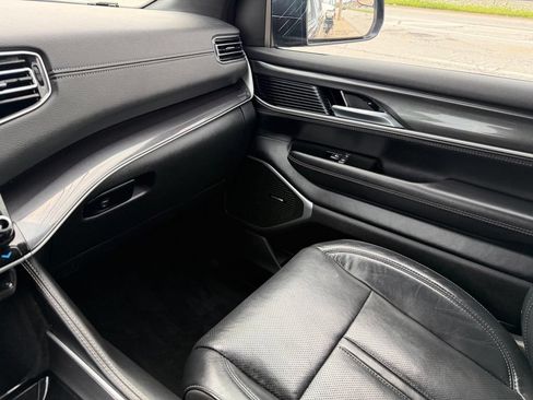 Used 2022 Jeep Wagoneer Series I w/ Premium Group I AWD/4WD image 29