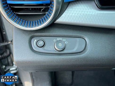 Used 2025 Chevrolet Trax LT w/ LT Convenience Package FWD image 18