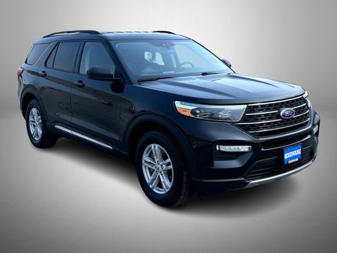 Used 2021 Ford Explorer XLT w/ Equipment Group 202A AWD/4WD image 3