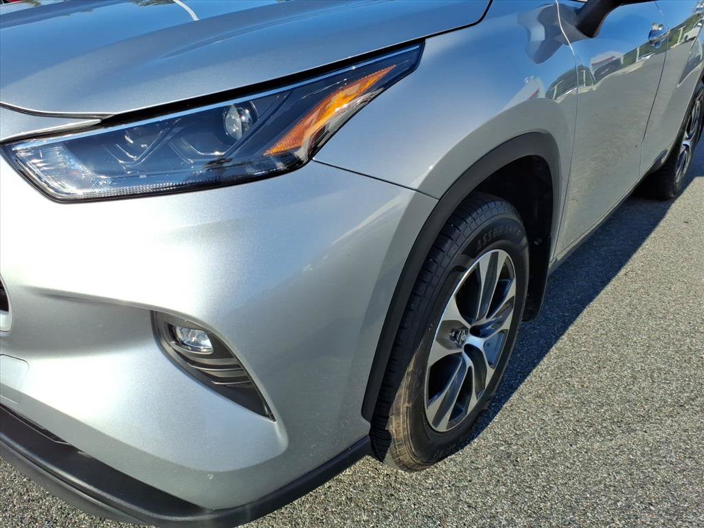 Used 2024 Toyota Highlander XLE AWD/4WD image 8
