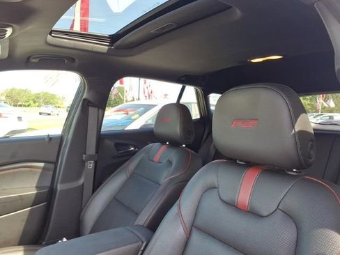 Used 2025 Chevrolet Trax RS w/ Sunroof Package FWD image 14